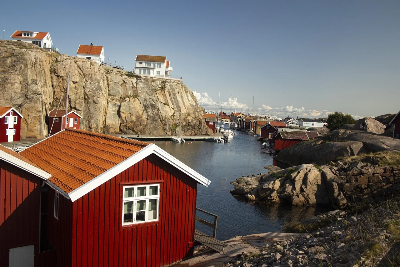 Kustlandskap i Västra Götaland med klippor och hav